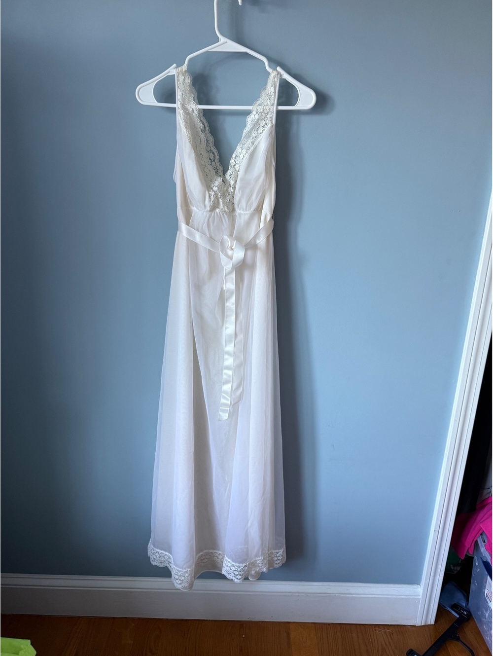 Vintage Vanity Fair Antron III Nylon Maxi Nightgown Ivory Lace Trim Medium 36